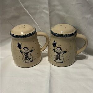 Cream Snowman Ceramic Salt and Pepper Shaker Mug Set